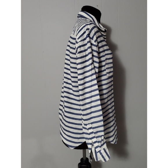 Elizabeth James Collared Longsleeve Button Down . - Picture 3 of 6